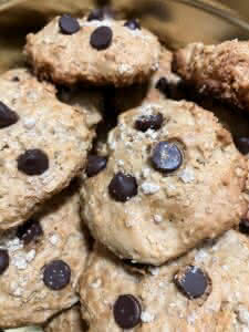 Oatmeal muffin cookies with chocolate chips on top 